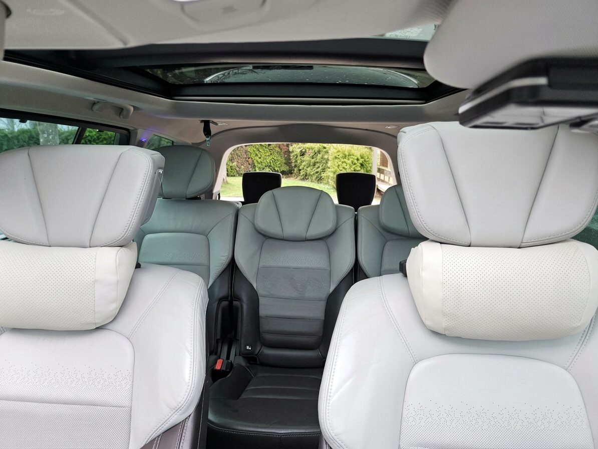 後部座席を含む車内の様子