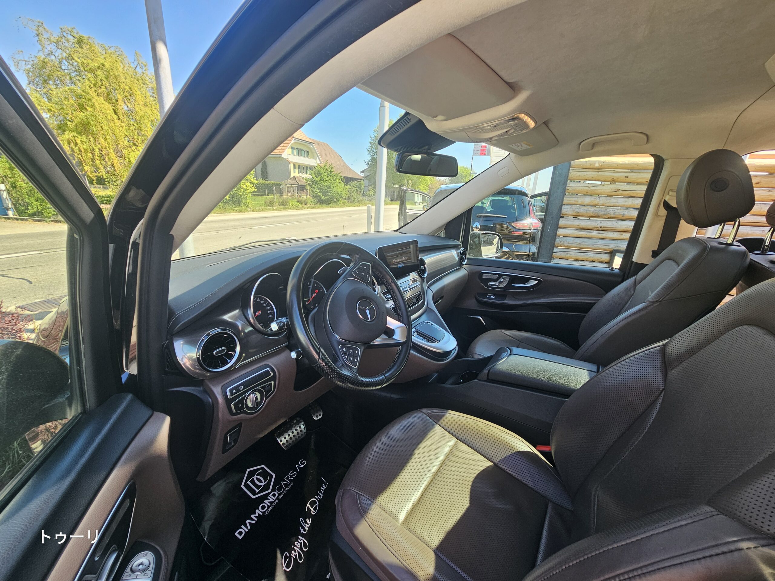 Mercedes-Benz V250 運転席