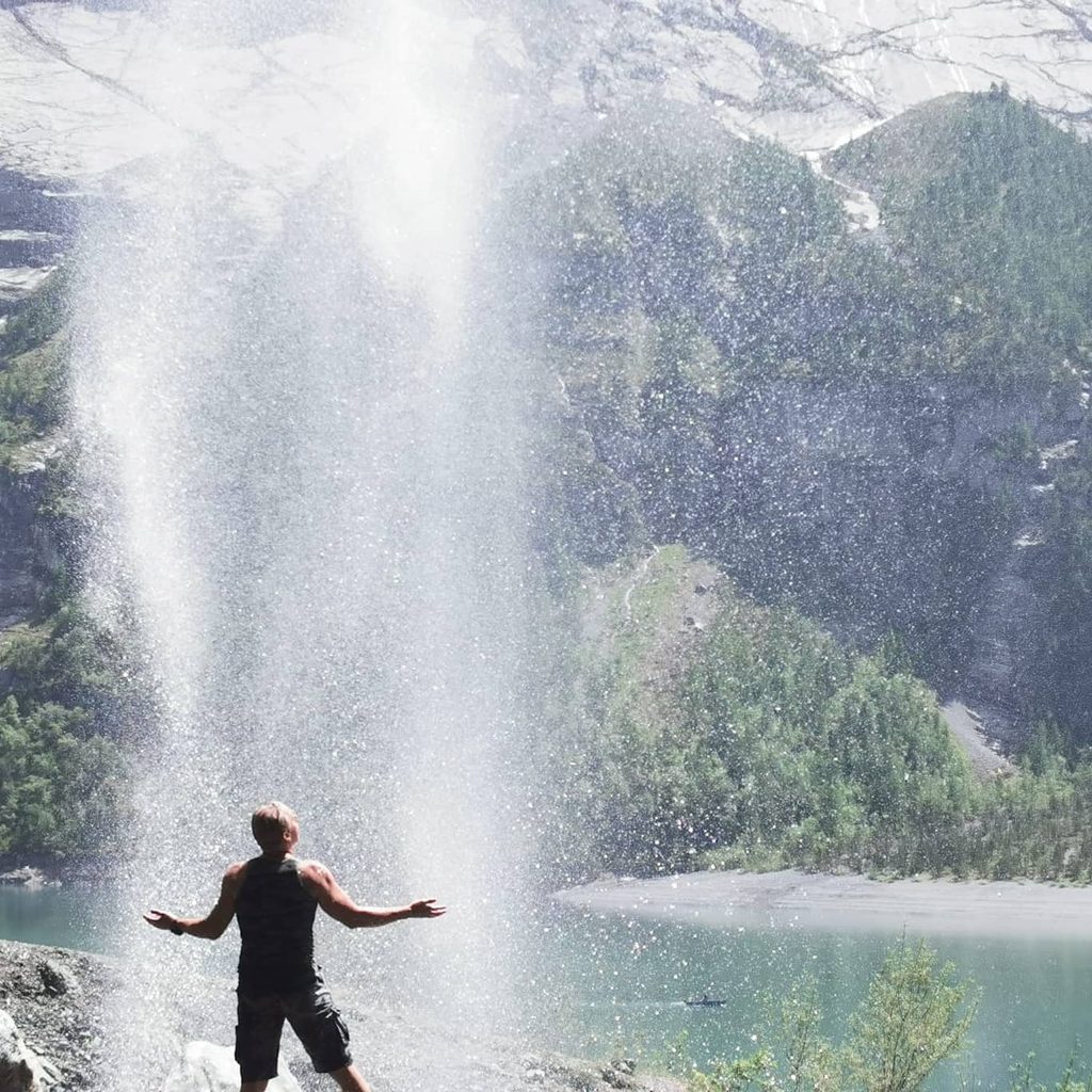 エッシネン湖の滝しぶき。最終日こそ、ギリギリまでスイスを楽しみたい